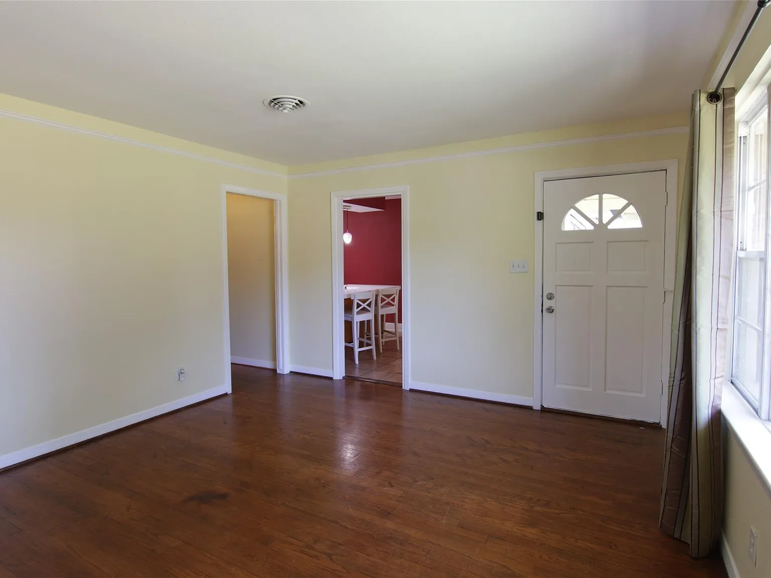 3 bed, 2.0 bath, 1849 sqft, $1,775 — Photo 3