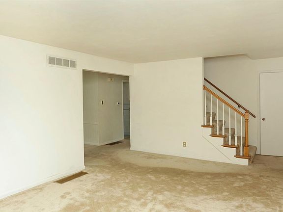 4th image of 307 Zandale Dr