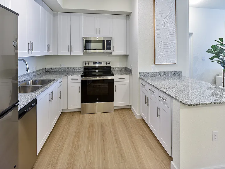 Gateway Luxury Apartments — Photo 15