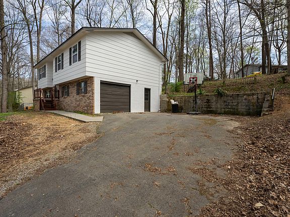 2nd image of 489 Moore Cir NE