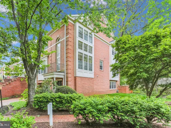 1 Maplewood Park Ct, Bethesda, MD 20814