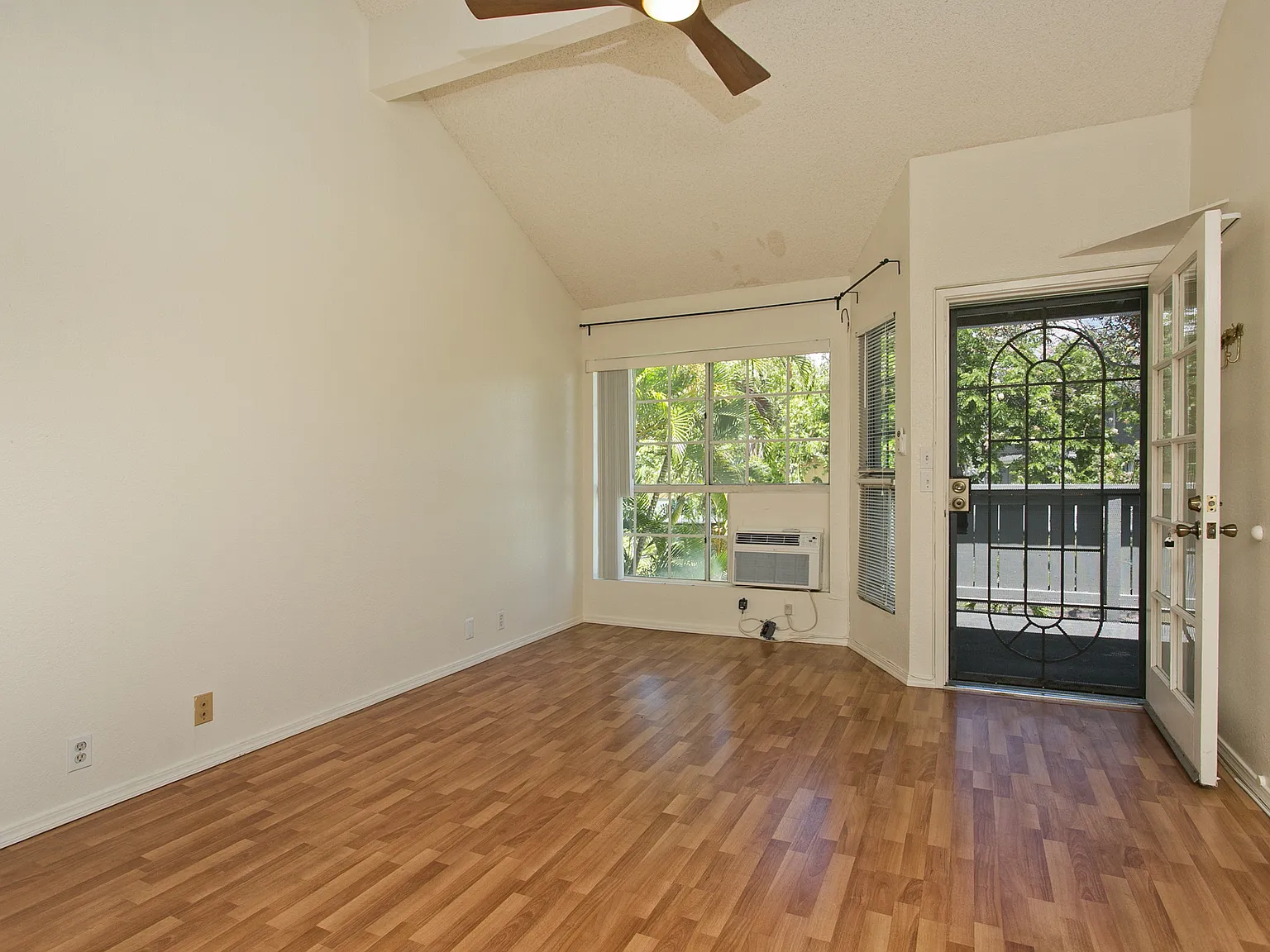 2 bed, 848 sqft, $2,800 — Photo 3