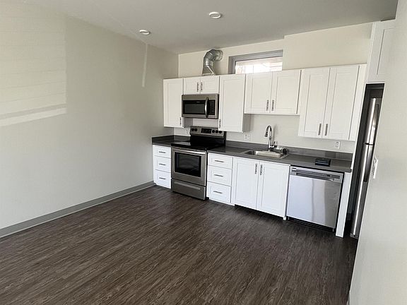 4th image of 2828 Broadway #2