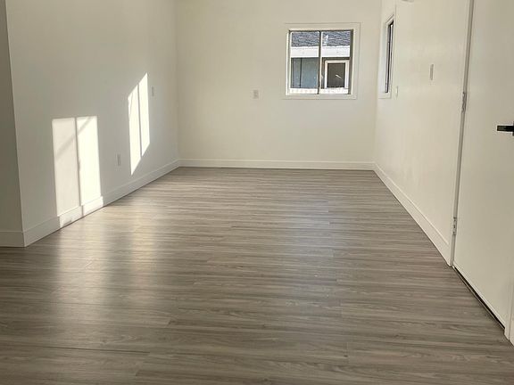 3rd image of 150 N Hicks Ave