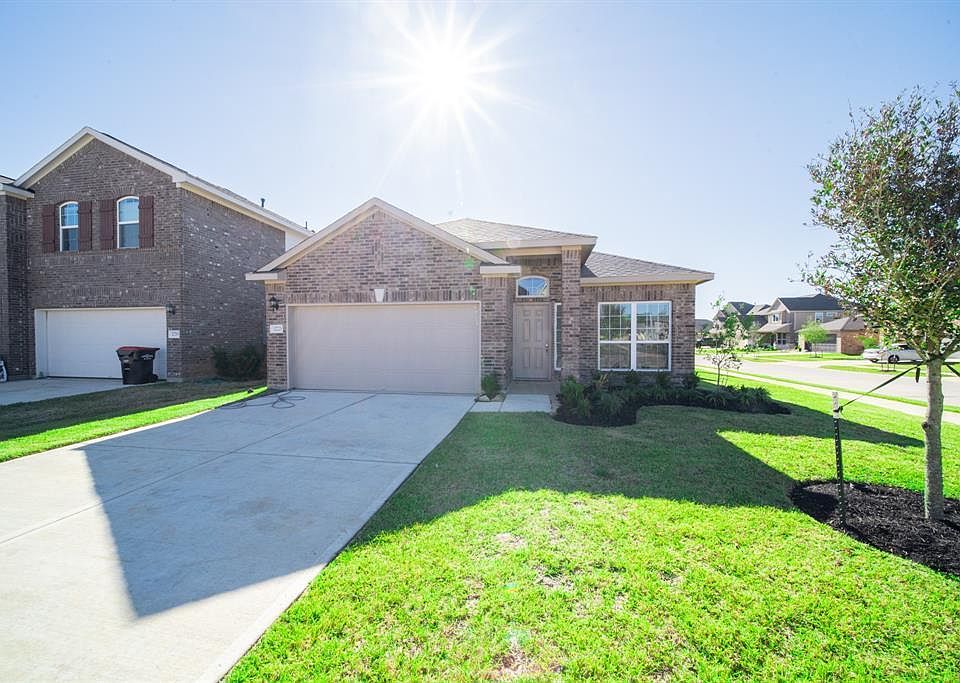 1st image of 32723 Oak Heights Ln