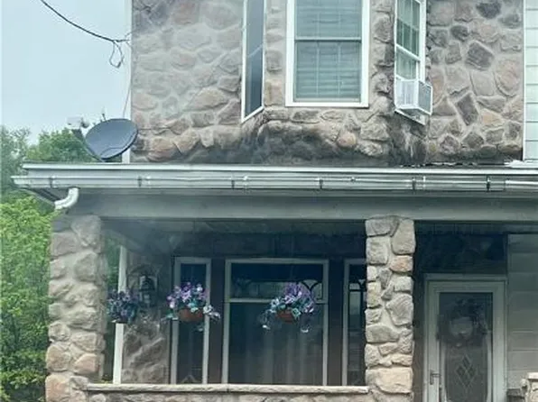 111 W Water St, Coaldale, PA 18218