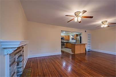 5th image of 132 S Pennsylvania Ave #3