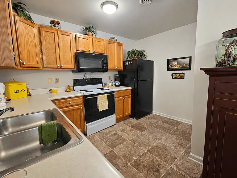 Oak Meadows — Photo 3