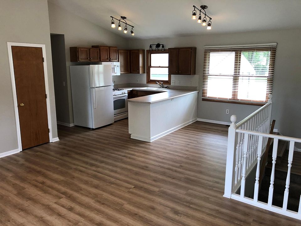Main floor kitchen/dining area
