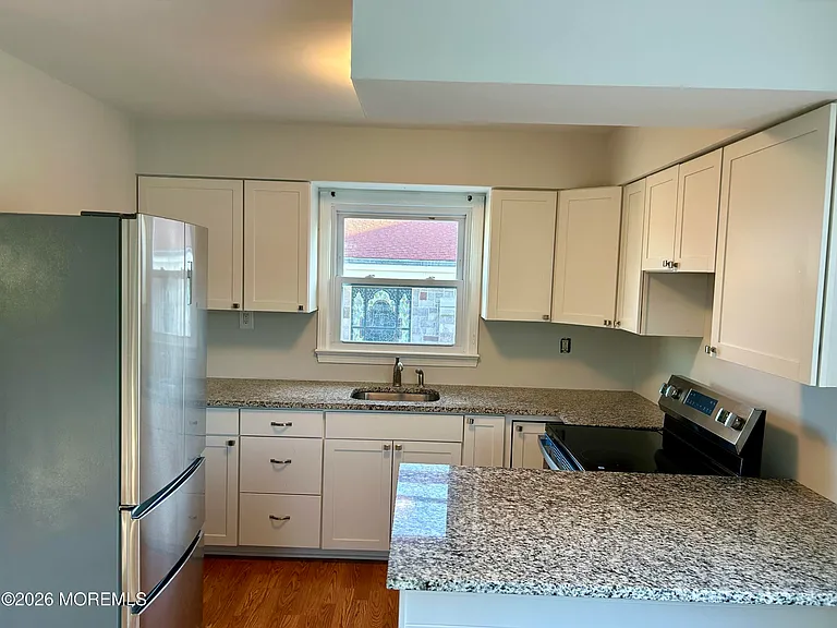 433 Garfield Ln — Photo 4