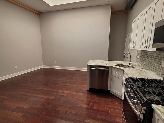 5th image of 304 Richmond St