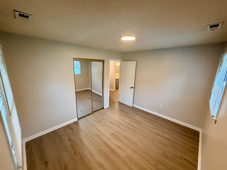 715 Colorado Dr — Photo 3