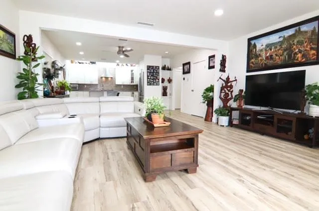 4 bed, 1470 sqft, $4,350 — Photo 3
