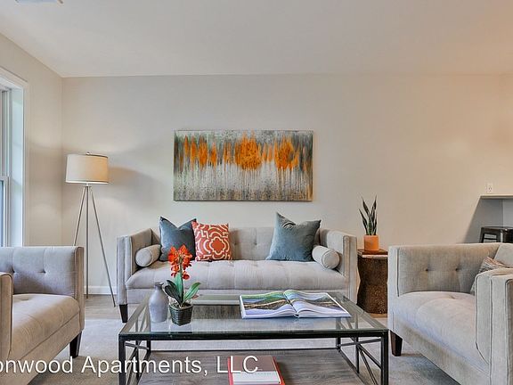 4th image of 215 Fairmount Ave Unit 211