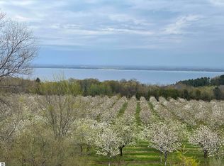 12586 Center Rd, Traverse City, MI 49686