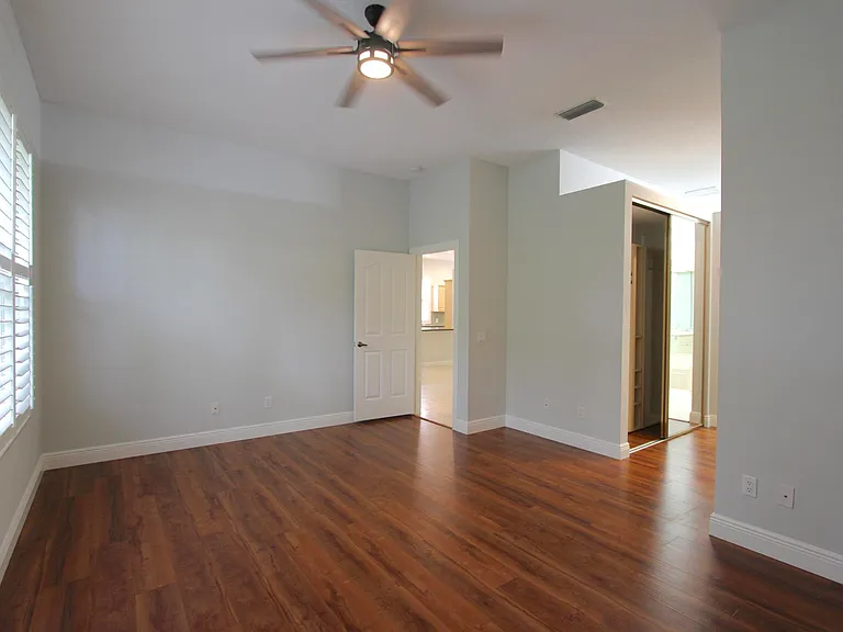 117 Hampton Cir — Photo 18