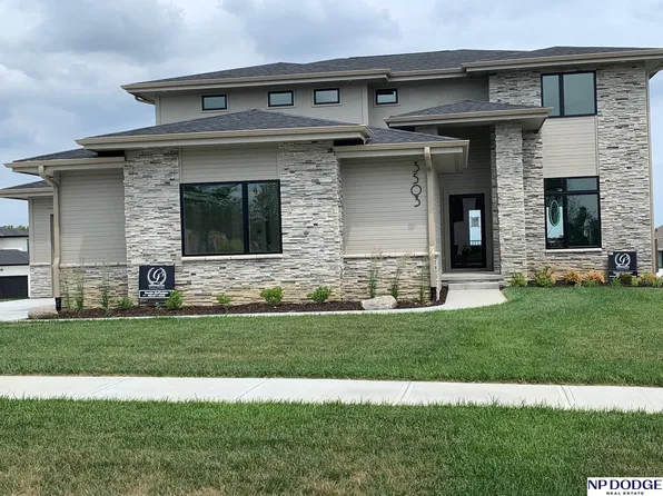 3503 S 215th St, Elkhorn, NE 68022