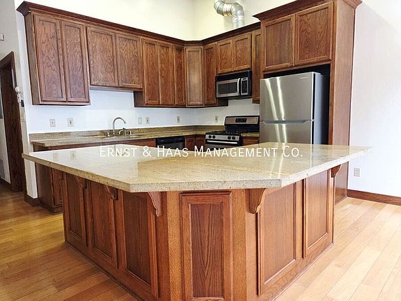 5th image of 800 S Pacific Ave #208