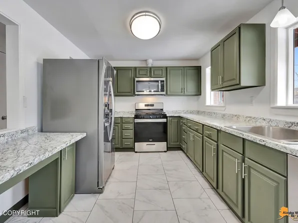 1509 Wolverine St, Anchorage, AK 99504