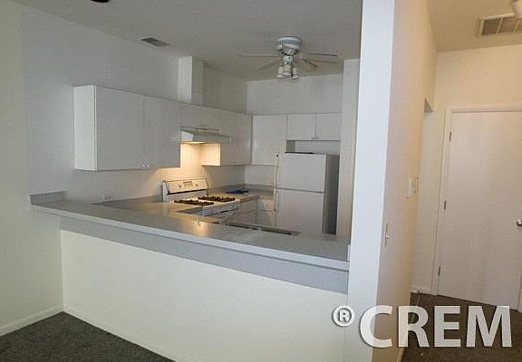4th image of 2355 N Southport Ave #2D