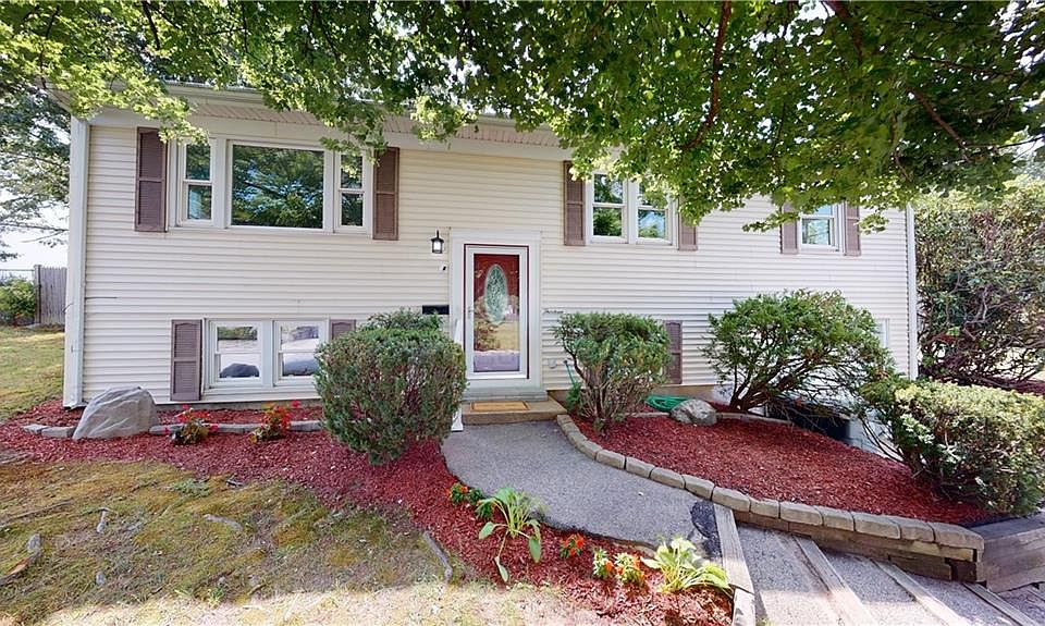 1st image of 13 Larchmont Dr
