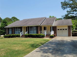 525 Blackbird Dr, Fayetteville, NC 28314