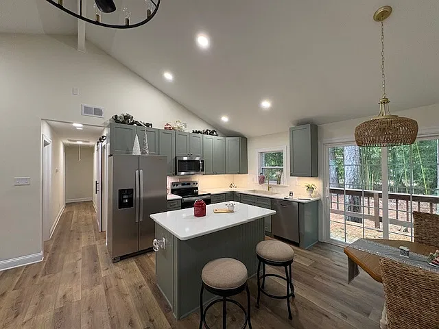 3 bed, 1440 sqft, $2,200 — Photo 2