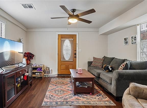 4th image of 4517 Banks St #B