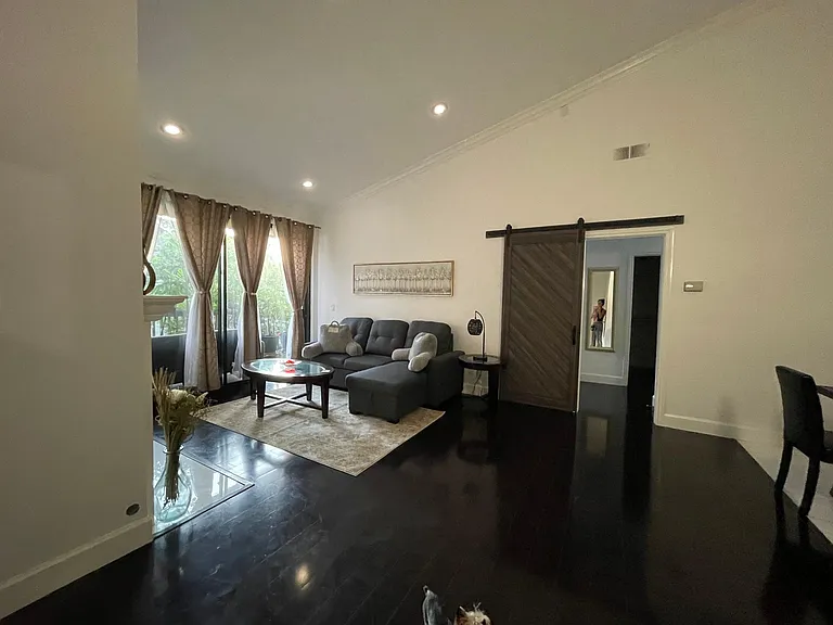10551 Lakeside Dr S — Photo 4