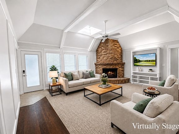 4th image of 909 Hillsdale Dr