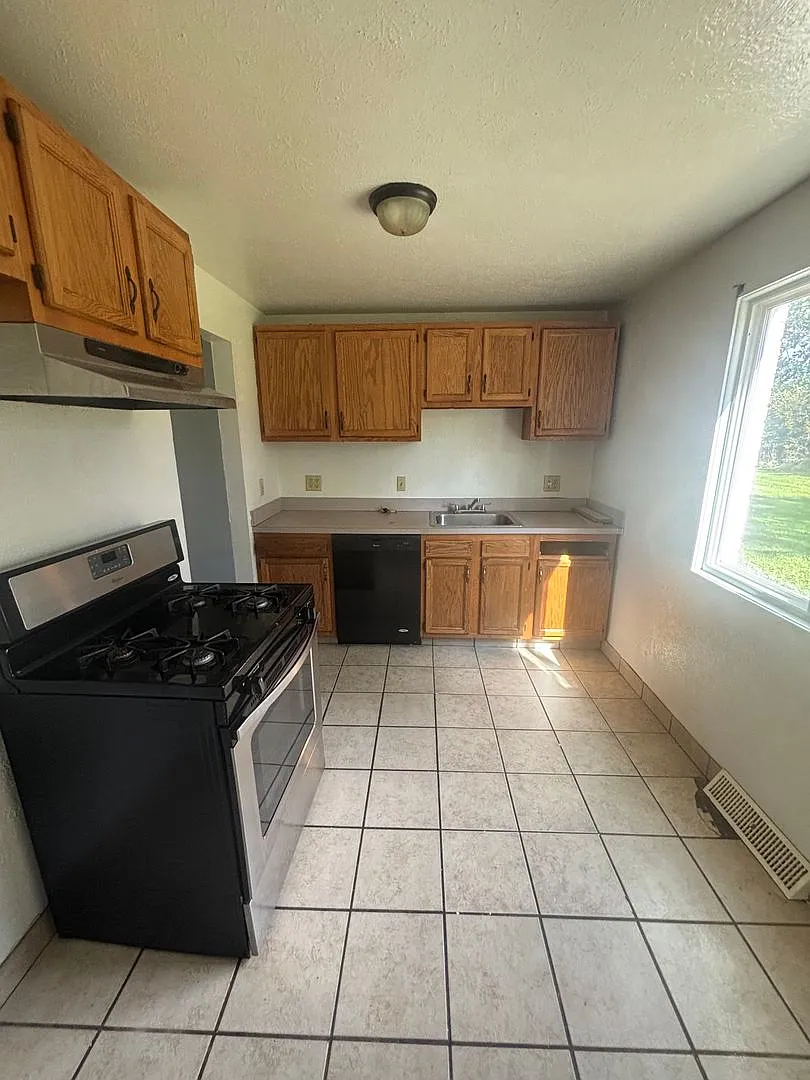 4889 Banbury Ct — Photo 2