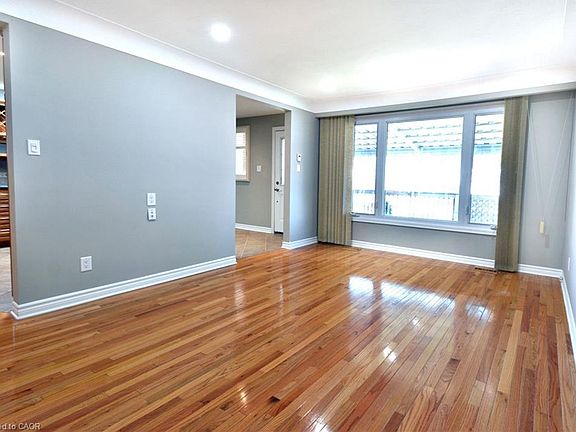 3rd image of 867 Upper Sherman Ave
