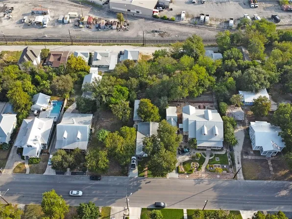 445 S Academy Ave, New Braunfels, TX 78130