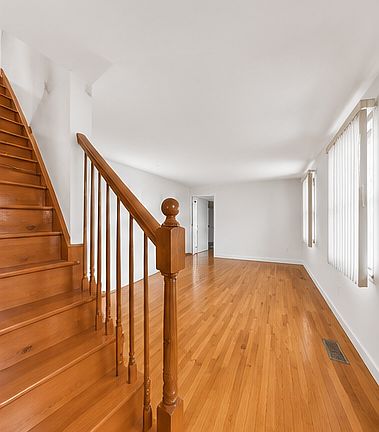 5th image of 1227 Allen St