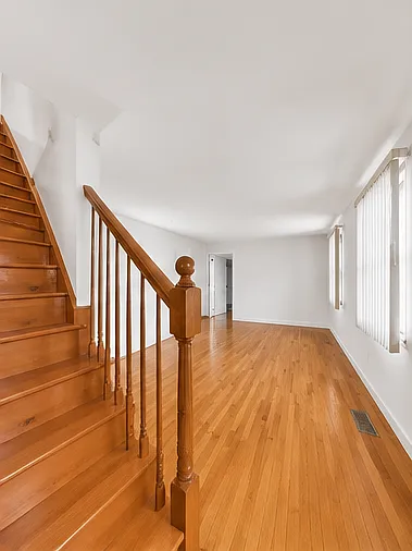 1227 Allen St — Photo 5