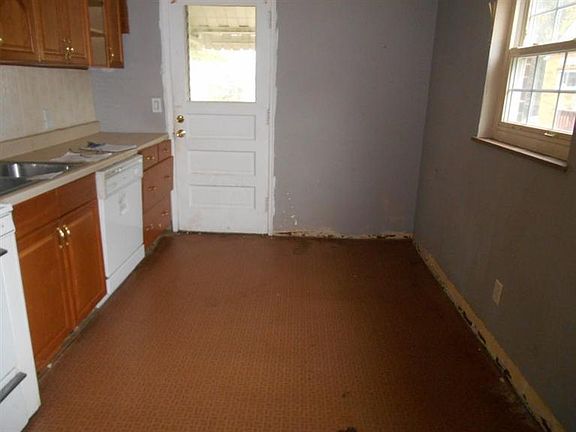 5th image of 8101 Hollybrook Ct