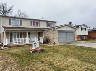 4615 Fox Hill Dr, Sterling Heights, MI