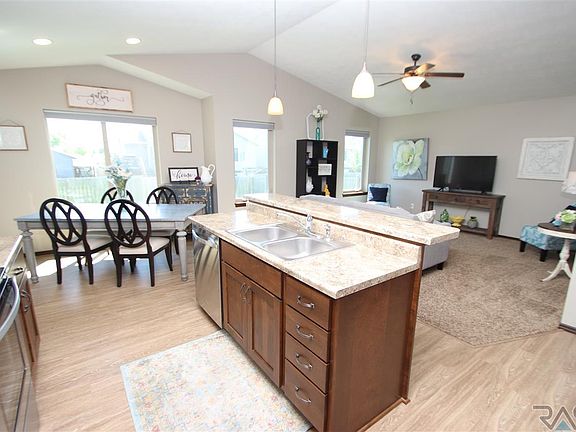 3rd image of 4304 S Vista Park Ave