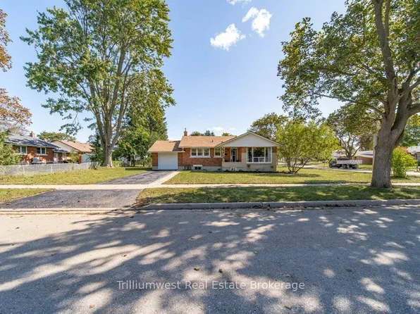 18 Maywood Rd, Kitchener, ON N2C 2A3