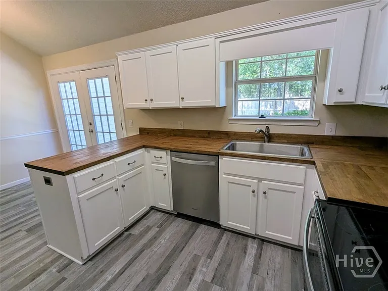 89 Carlisle Ln — Photo 6
