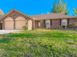 7505 E 129th St, Grandview, MO 64030