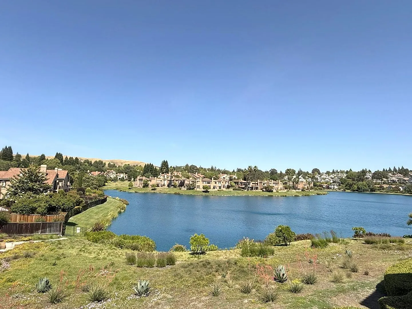 Beautiful Lakefront Condo Home With Spectacular Views of the Lake at Canyon Lakes - San Ramon — Photo 1