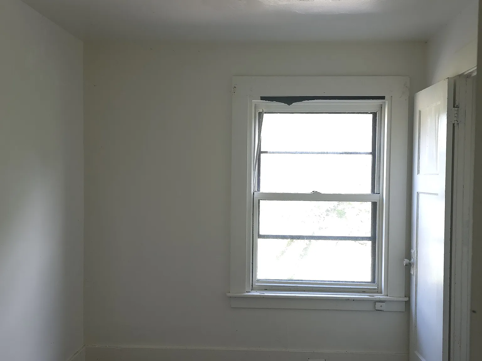 3 bed, $900 — Photo 2