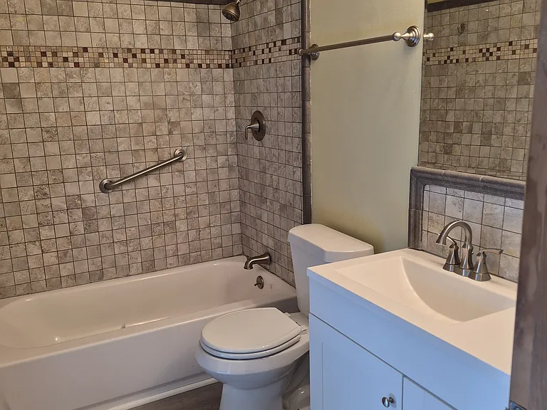 2155 W 21st St — Photo 17