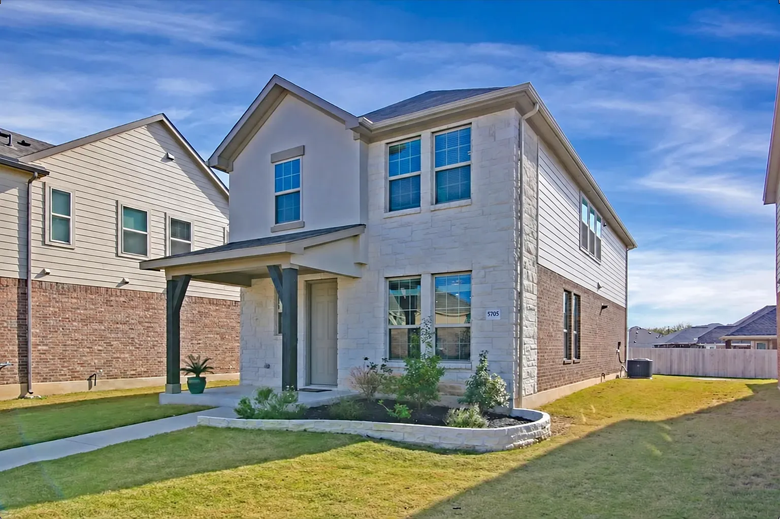 3 bed, 2.5 bath, 1863 sqft, $2,500 — Photo 1