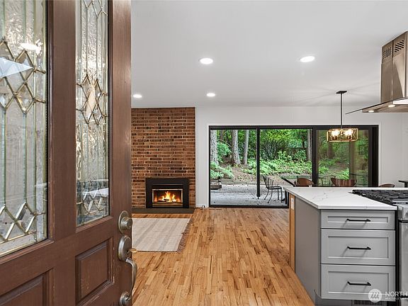 4th image of 1521 150th Avenue SE