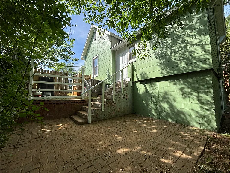 693 Maywood St — Photo 17