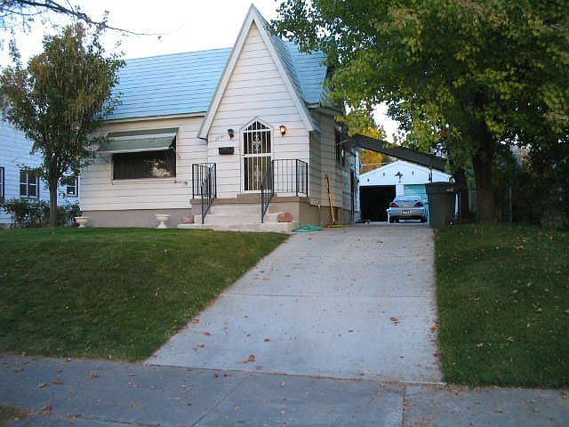 2nd image of 2759 S Chadwick St