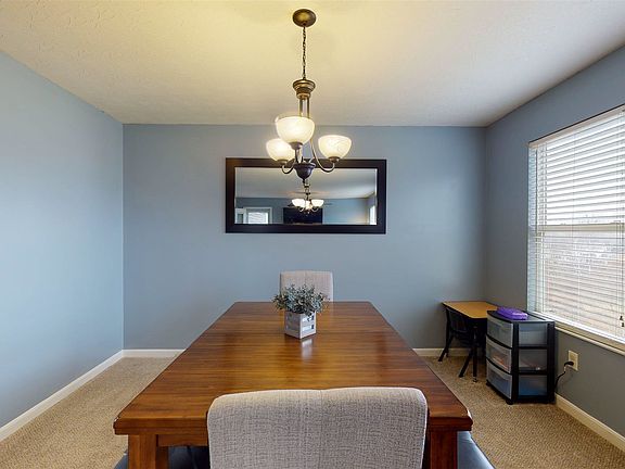 4th image of 2984 Laura Lee Ln
