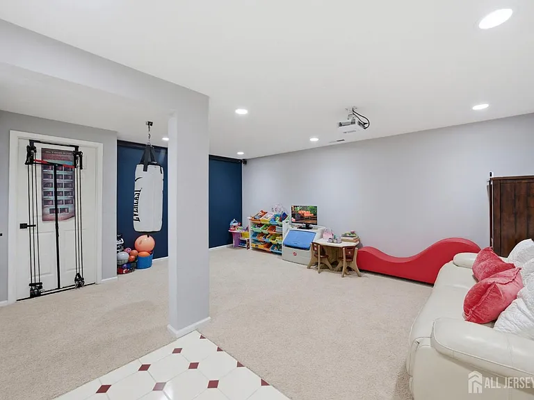 3 Dorchester Dr — Photo 29